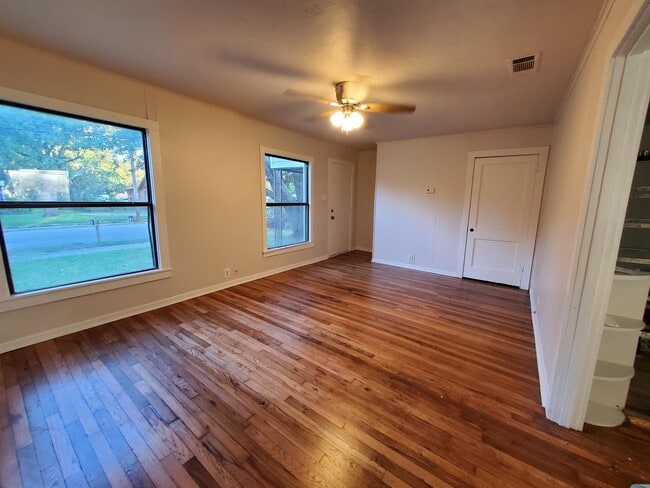 919 S Clements St in Gainesville, TX - Building Photo - Building Photo