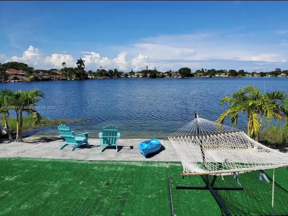 2543 SW 58th Manor in Fort Lauderdale, FL - Building Photo