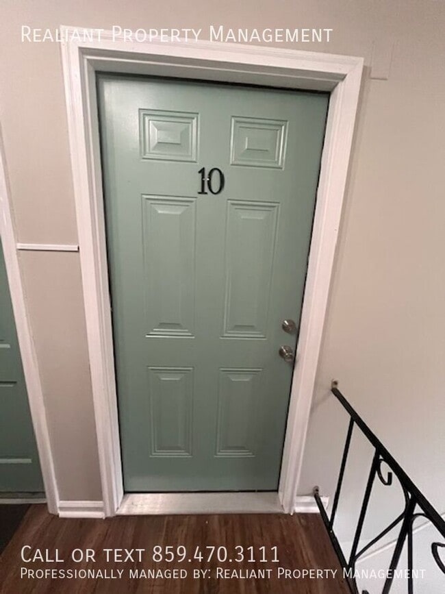 208 Lakeshore Dr in Lexington, KY - Foto de edificio - Building Photo