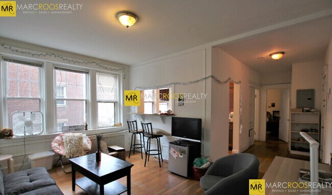 2021 Commonwealth Ave, Unit 9 in Boston, MA - Building Photo - Building Photo