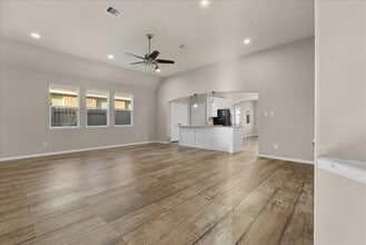 8306 Hampton Bay Drive in Baytown, TX - Foto de edificio - Building Photo