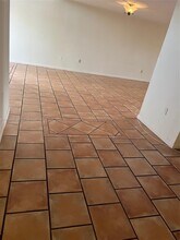 202 NE 211th Ter in Miami, FL - Foto de edificio - Building Photo