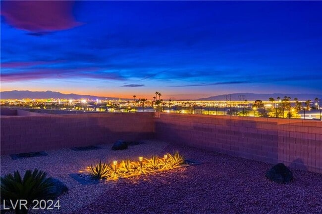 408 Dalton Crst Ave in Henderson, NV - Foto de edificio - Building Photo