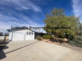 1237 N Butler Ave in Farmington, NM - Building Photo