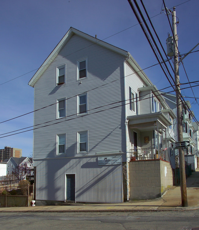 430 William St in Fall River, MA - Building Photo - Building Photo