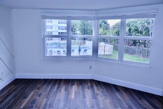 1351 NE 191st St, Unit #E217 in Miami, FL - Foto de edificio - Building Photo