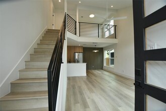 1902 Albury Cove in Austin, TX - Foto de edificio - Building Photo