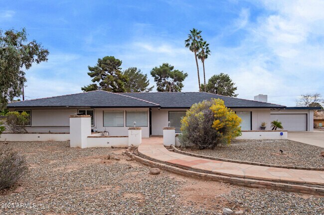 5401 E Exeter Blvd in Phoenix, AZ - Building Photo - Building Photo