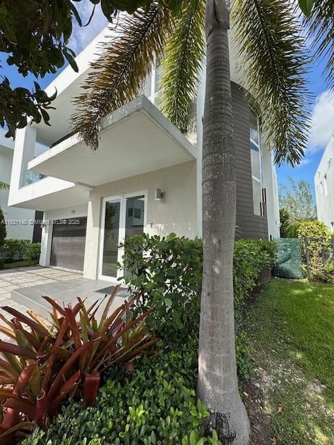 7515 NW 97th Ct in Doral, FL - Building Photo - Building Photo