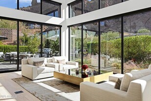 5841 N Echo Canyon Cir in Phoenix, AZ - Building Photo