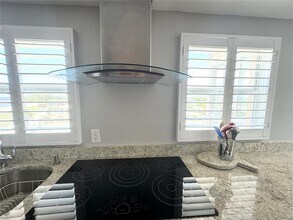 1255 Tarpon Center Dr in Venice, FL - Foto de edificio - Building Photo