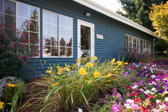 Bridle Trails in Kirkland, WA - Foto de edificio - Building Photo