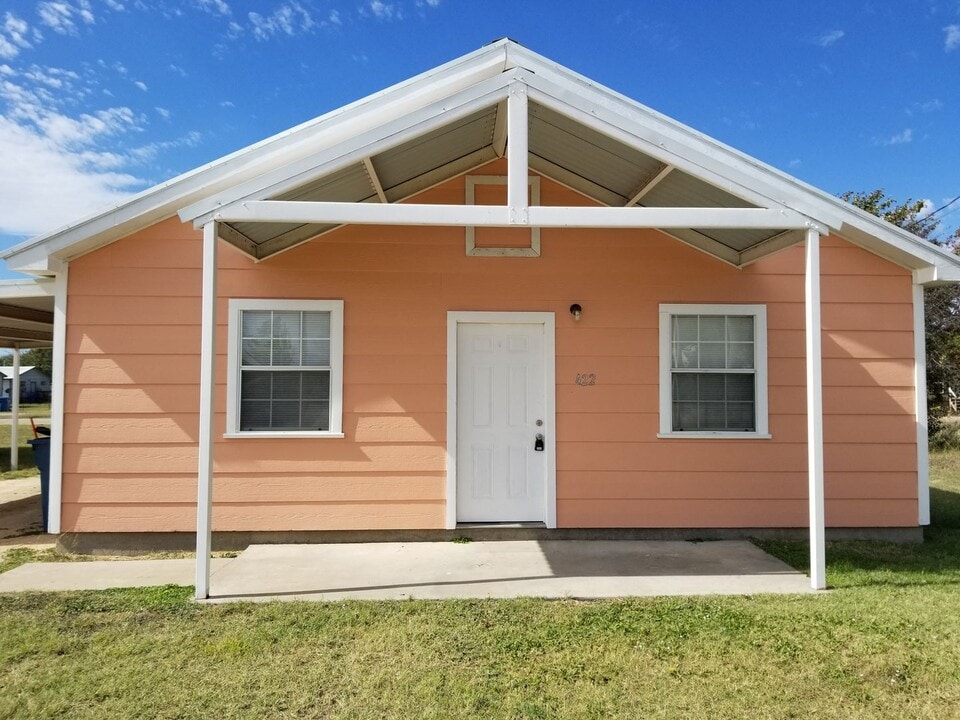 422 Sparrow Ln in Clyde, TX - Building Photo