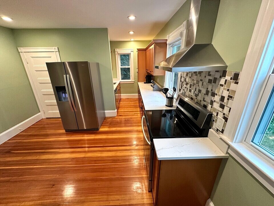 23-25-25 Fuller St in Waltham, MA - Building Photo