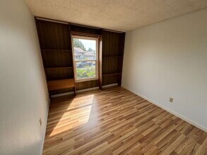 3809 NE 137th Pl in Portland, OR - Building Photo - Building Photo