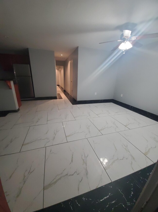 511 E Roeser Rd, Unit B in Phoenix, AZ - Foto de edificio - Building Photo