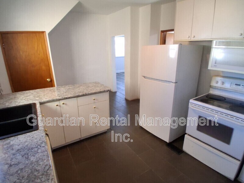 333 May St S in Thunder Bay, ON - Building Photo