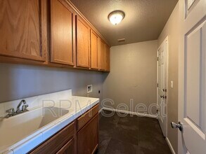 8258 Lauffer Way in Elk Grove, CA - Building Photo - Building Photo