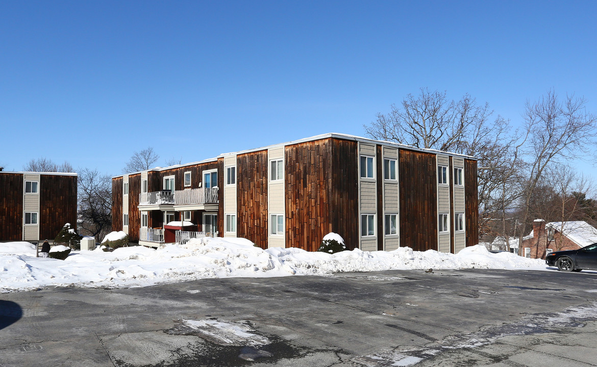 Brafferton Square Apartments in Rensselaer, NY - Building Photo