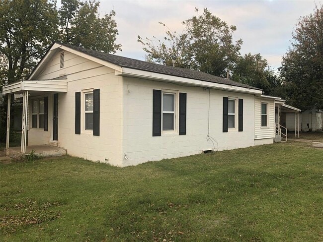 property at 600 N Broadway