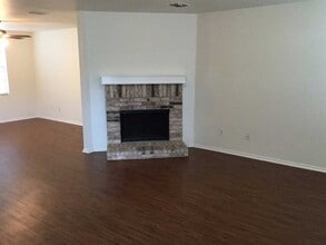 10616 Park City Trl in Fort Worth, TX - Foto de edificio - Building Photo