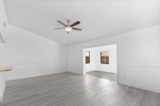 23089 SW 55th Ave in Boca Raton, FL - Building Photo - Building Photo