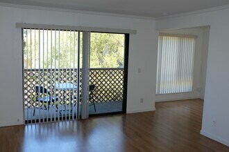 330 N Civic Dr, Unit 408 in Walnut Creek, CA - Building Photo - Building Photo