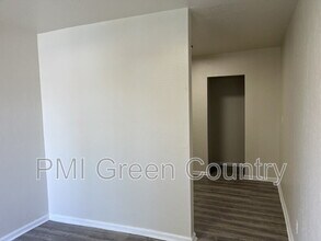 2432 E Pine St in Tulsa, OK - Foto de edificio - Building Photo