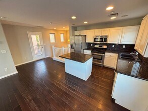 6481 W Abbotsford House Ct in Las Vegas, NV - Building Photo - Building Photo