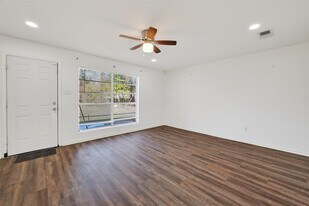 23567 Pine Forest Dr in New Caney, TX - Building Photo