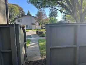 4952 Flat Rock Cir in San Jose, CA - Foto de edificio - Building Photo