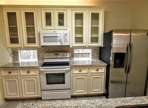 1534 Sutton St in Houston, TX - Building Photo - Building Photo