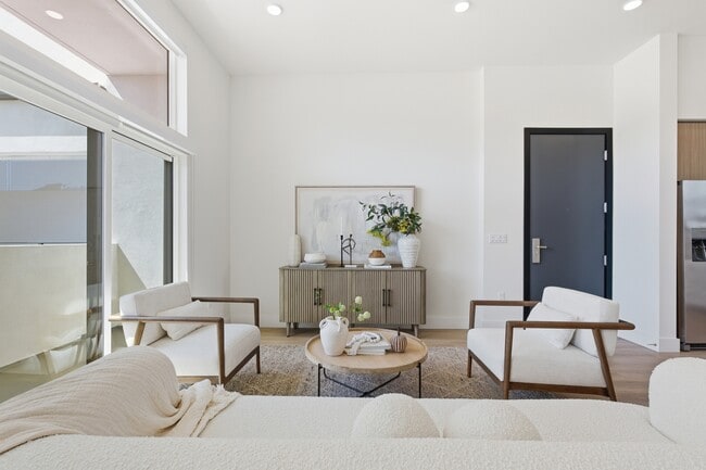 Guerin Villas in Studio City, CA - Building Photo - Building Photo