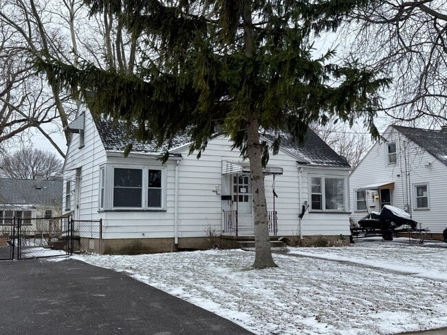 property at 61 Ashwood Dr