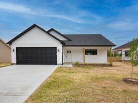 107 Madeline Ct in Russellville, KY - Building Photo