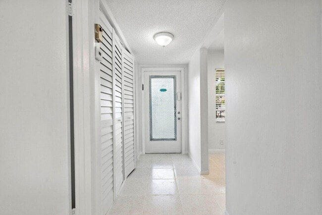 21 Abbey Ln in Delray Beach, FL - Building Photo - Building Photo