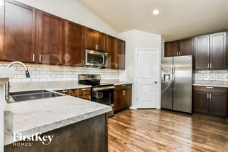 1701 Ridgeway Trl in Fenton, MO - Foto de edificio - Building Photo