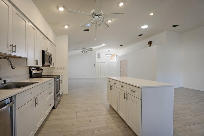 property at 7818 Stirling Bridge Blvd S
