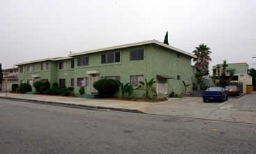 Acacia Apartments in Hawthorne, CA - Building Photo - Building Photo