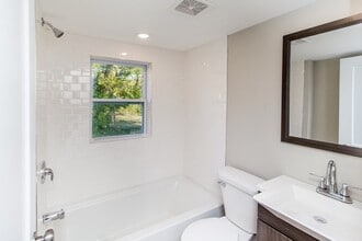 1006 Jefferson St in Columbia, MO - Building Photo - Building Photo