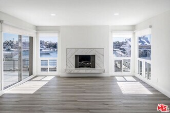 919 Bayside Dr in Newport Beach, CA - Building Photo - Building Photo