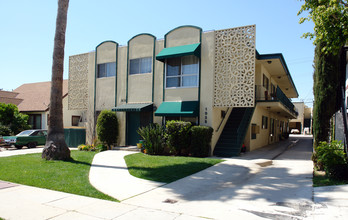 1035 Thompson Ave in Glendale, CA - Foto de edificio - Building Photo