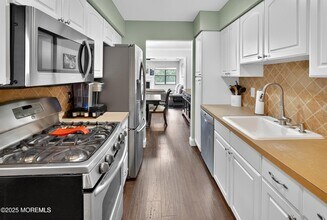 285 Longwood Dr in Englishtown, NJ - Building Photo - Building Photo