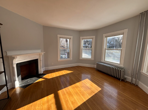 1537 Cambridge St, Unit 1 in Cambridge, MA - Foto de edificio - Building Photo