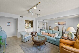 3170 Matecumbe Key Rd in Punta Gorda, FL - Foto de edificio - Building Photo