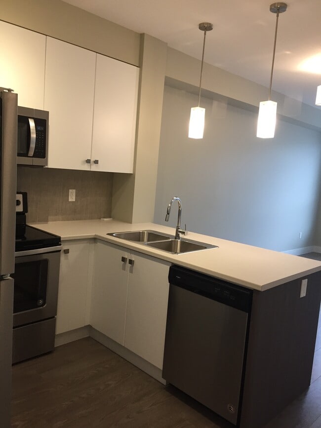 1948-1948 N Parallel Rd in Abbotsford, BC - Building Photo - Building Photo