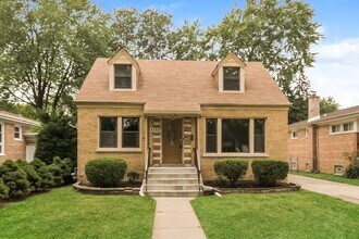 9427 S Utica Ave in Evergreen Park, IL - Building Photo - Building Photo
