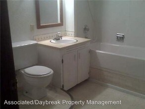 1711 Summitview Ave in Yakima, WA - Building Photo - Building Photo