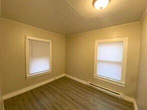 321 Caroline St in Pekin, IL - Building Photo - Building Photo