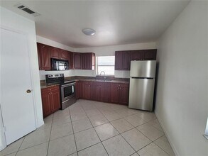 9508 Pembridge Ct in Tampa, FL - Building Photo - Building Photo